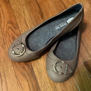 Buckle flats